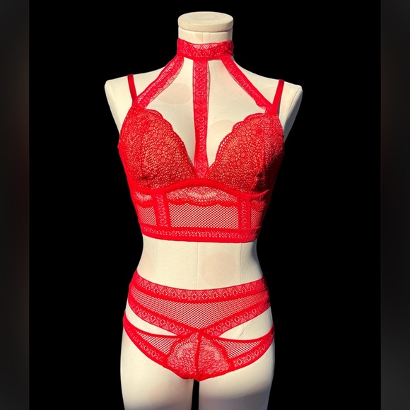 NWOT Victoria’s Secret Red Lingerie Set 32D top Medium Panty - Picture 6 of 11